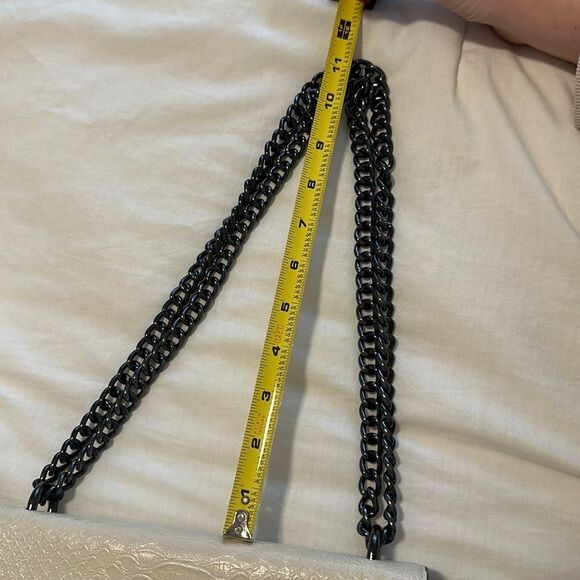 NWOT Beige Tiger Head Buckle Crossbody Bag in Beige with Black Buckle OS - Picture 9 of 14